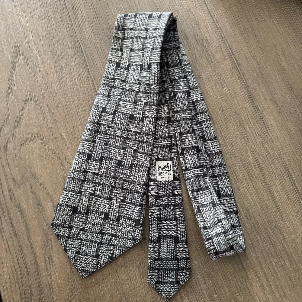Authentic Hermes Men's Necktie Neck Tie w/ cool 3D basketweave pattern!